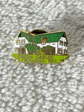 5/$35 Vintage Green Gables Cavendish PEI Anne of Green Gables Souvenir Pin